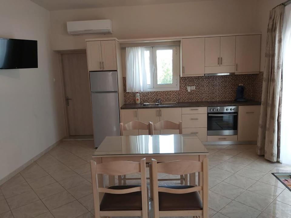 Konstantinos Apartments Ammoudia Cameră foto
